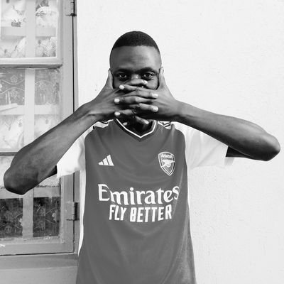 SanAntoniowill1's profile picture. Physics educator and Arsenal fanatic