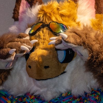 👹 / YOUR RESIDENT AGENT OF CHAOS. 🇦🇺✖️🇵🇭 / SOME KIND OF DJ / SHAMELESSLY FURRY. ♂️ / 25. (suit by @okaeristudios)