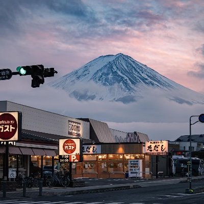 Simpro_Apache's profile picture. 冷眼看世界、