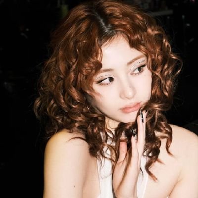 zara ᥫ᭡ Profile