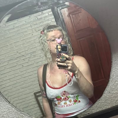 gory murder ballads 🔪 she/her. aries sun. scorpio moon. capricorn rising. EDS spoonie. sexually frustrated pirate. halloween queen 🎃