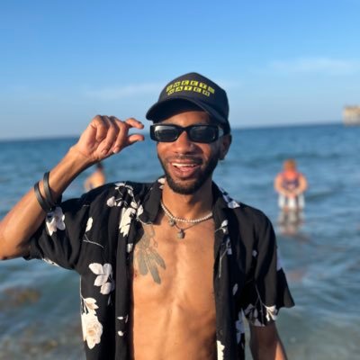 im something like a free spirited visionary| rapper | artist | activist| social worker.| NDF 💛| KRA 💙. balloon gang over everything 🎈A.C.E ENT ♠️