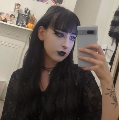 graciewi_'s profile picture. 20• she/her • illustration student ♡