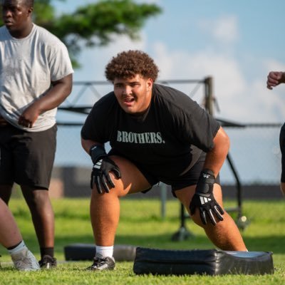 ‘27// 6’3 295//16 year old/ OT/OG//Dual Sport Athlete//Cedar Rapids Kennedy High school IA// //Cell: 319-551-4772//Email:61kalberts@crschools.us