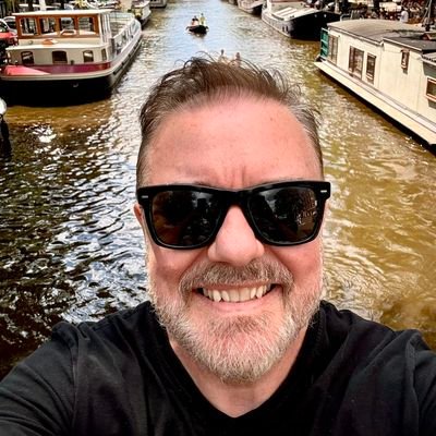 my name is Samantha am a Big fan and also a media worker of Ricky Gervais .
this is my new account my old Twitter got hack