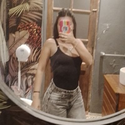 Mamá de Merlina😍
Técnica en Acompañamiento Terapéutico 🙌 Matriculada.
Futura Trabajadora Social🤓😎🎓
26🌈
Tan tauro ♉ que duele 🐂