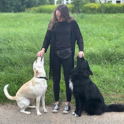 Strādāju NMPD, mīlu suņus un kaķus. Mīlu dzīvi Cēsīs. Garšo ēst.
