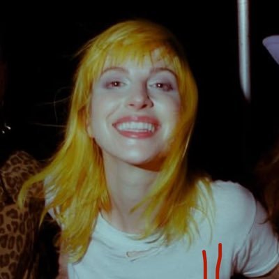 Crises internas, aleatoriedades e riffs tortos de indie. Paramore, SPFC, GL tailandês é meu escape silencioso.
Not hard to love, just hard to understand.