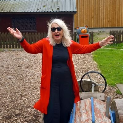 Proud mum of 3 and nana of two gorgeous boys and one beautiful granddaughter. Free and single, enjoying my family...DMs will be ignored unless l say its OK..