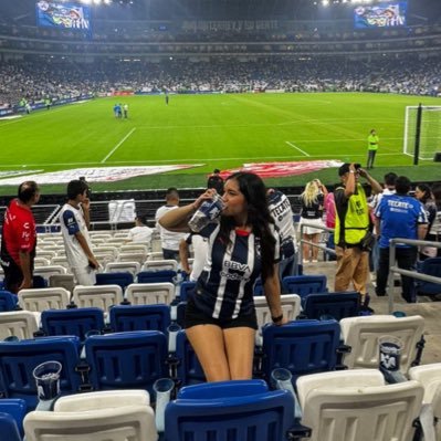 Estefanía Guzmán // 25 // ig.Paulina.estefania // Mty, N.L, Mx 🇲🇽 // Sobreviviendo e improvisando