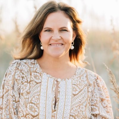 AVP of Social Media for @Apartmentscom. Co-Author of Youtility for Real Estate. Speaker. Mom. Perpetual Hostess. Wine Lover. Wanderluster. Lifestyle Blogger.