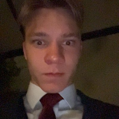 18 åring på jakt efter avkastning, pluggar till civilekonom vid LiU. Gillar småbolag