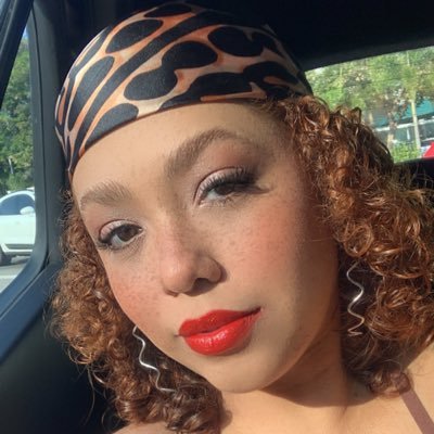 camiscustodio_'s profile picture. aqui só tem reclamação e meme ruim