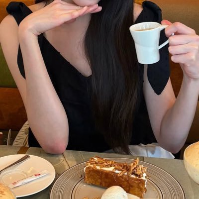 sacrofaint's profile picture. wink wink!