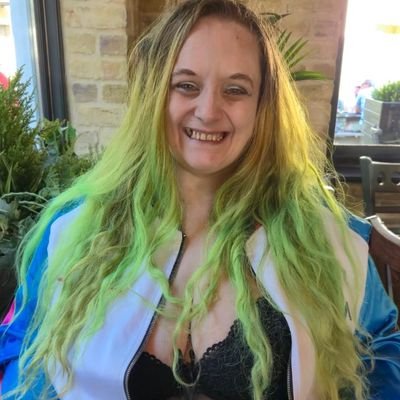 Geeky Goth Gamer ⚔️ Atlus/Kirby/OW Obsessed, Academically Adorkable & Beautifully Bi 🌈
Charity Fundraiser Extraordinaire | Let's Slay Dungeons & Be Friends!