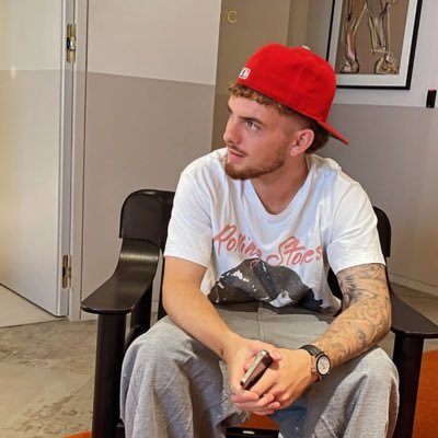 lifeneverstop0's profile picture. Don’t judge 😤!!!