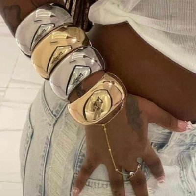 Your online store for everything you need- fashion accessories, Jewelries, bags and sneakers