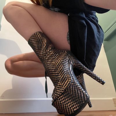 British findomme: versatile, high maintenance, bitchy, femdom goddess. 😜💷https://t.co/tHFF63MAer https://t.co/jE5K5w4Pmm