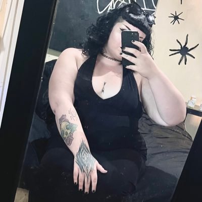 Savy_Payne's profile picture. 🕷️🕸️chubby goth girl. obsessed w music n spiderwebs🕸️🕷️