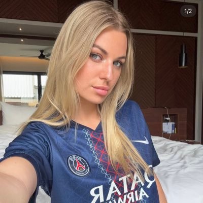 Van selfie naar stadion💋⚽ Analyseer goals met meer passie dan de analisten😏 Nieuwsgierig? Jaa klik maar hoor ⬇️