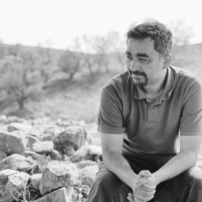دانشآموخته فلسفه دین
----------
من انسانم، و هیچ چیز انسانی با من بیگانه نیست.