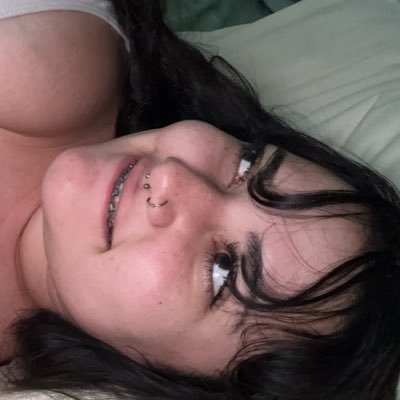 Soy demasiado para tus demonios tan comunes y aburridos•