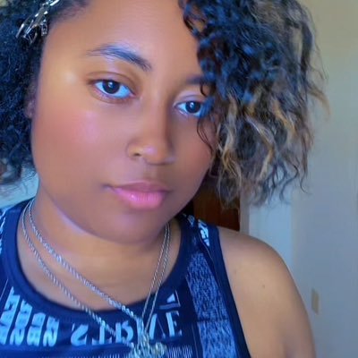 ✨ Vivacious console Twitch streamer who loves art, music, and making people laugh ✨