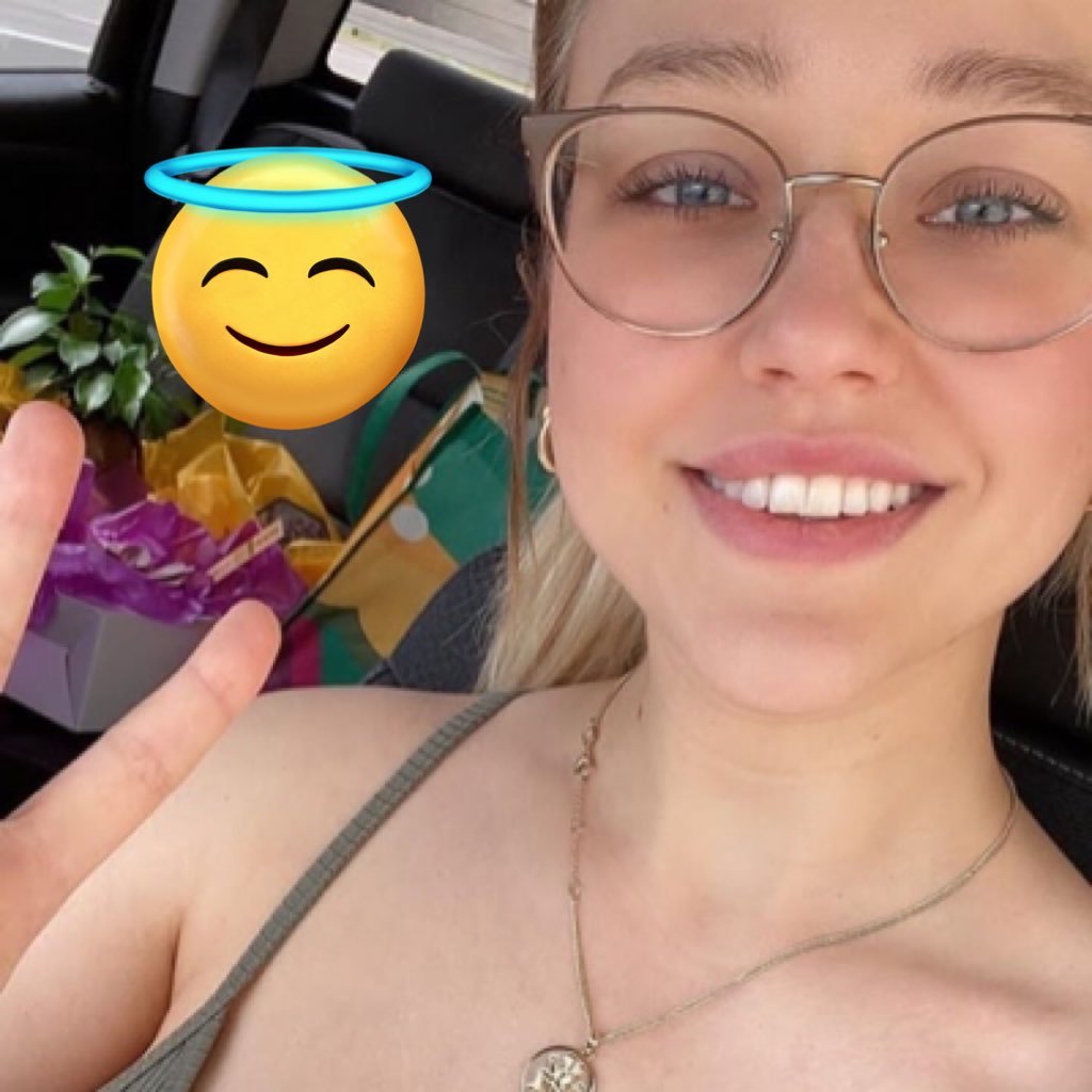 mary_jane_ee's profile picture. always feeling cool 😇😇😇