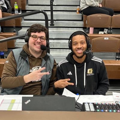 Radio PxP for @sportsbuster & GCHS athletics @wkbcradio | Sonus Chamber Choir | @KState grad | Podcaster | @RecordingAcad voter | Tweets are my own