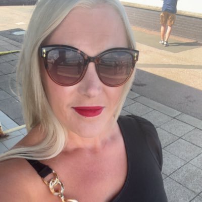 Mum to 3 Ladies, Company Director, Dundee FC . Engaged to Mr Cook - Glasgow Dees