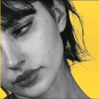 Yy_11h's profile picture. 