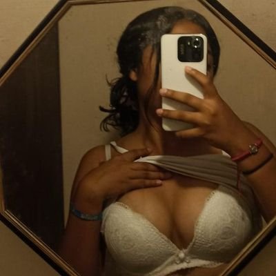 Recien 18 añitos cumplidos
Me gusta grabarme y sentirme deseada por muchos
Reacciona y dame mucho RT