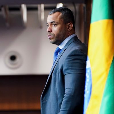 Advogado, mestrando em Direito Penal.
Piloto de helicóptero e faixa preta de Jiu-Jitsu.
Timor Domini. 🇧🇷🇮🇹