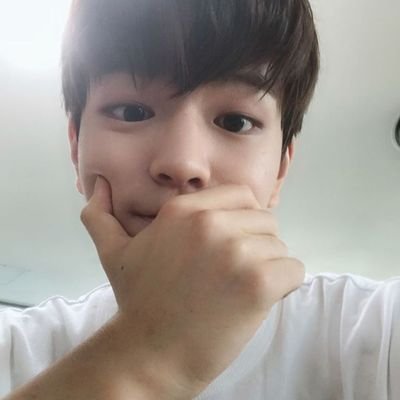 se voces verem um video meu lambendo as bola do jeongin nao se preocupem era eu mesmo