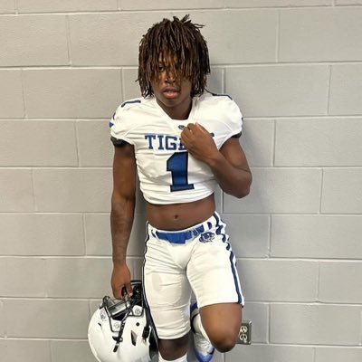 RB |5’10’185| #1🏈. Class of 2026 demopolis high school| Bench 235| Squat 500| email |jdavis35x@gmail.com|. Hudl https://t.co/jmcE1abcGl #hudl