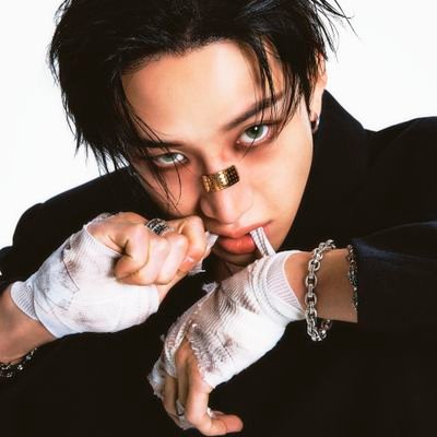 ela/dela
STAY
Conteúdo: surtos aleatórios // dorama // BL // Straykids