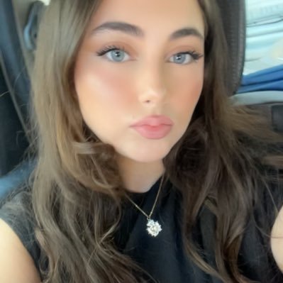 florakhn's profile picture. 