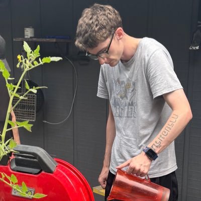 PapaBearKP's profile picture. I love playing video games ✨and sports 🏀🏈🏒