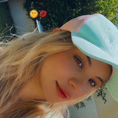 lolanovae's profile picture. vulgar, fútil, vazia e infeliz