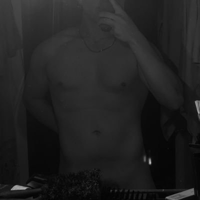 simplemente un chico normal, siendo feliz y compartiendo fotitos de mi vida
uwu🍆🍑🌴