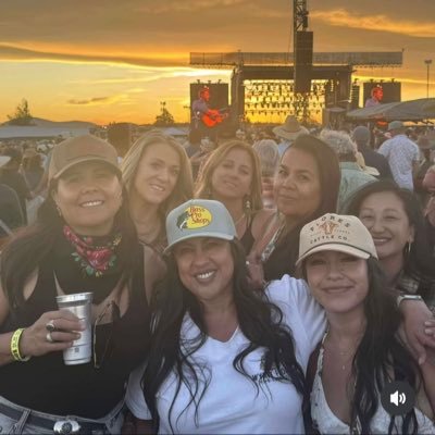 just trying to be as happy as i can while im stuck in this life =) #49ers #SFGiants #DubNation #FDT Irish & Native American 🍯 also Go Niners! #FTTB Not single