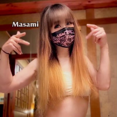 髪は地毛のノンホル23年前から男なのか女なのかA⇆B面の変化も少ないのでマスクし顔バレ防止のエロ女装、167cm 48kg 露出度高め服、ん?裸😱イメージカラー白に紐パンTバック女装、性癖はマニアックなアングラエロ活動して脳内真っ白にメス逝き人間。ギタリストでありながらSHADOwBANdで drum🥁担当