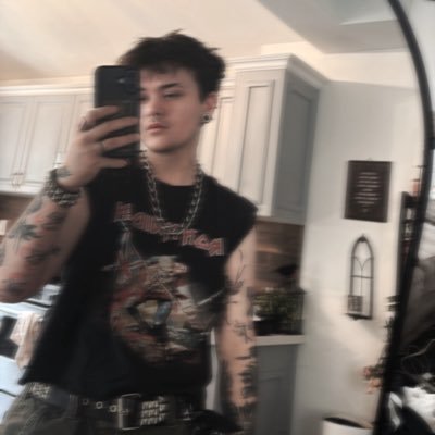 ㅤㅤㅤㅤㅤ ᴍᴀɴ ɪꜱ ꜱᴏᴍᴇᴛɪᴍᴇꜱ ᴇxᴛʀᴀᴏʀᴅɪɴᴀʀɪʟʏ, ᴘᴀꜱꜱɪᴏɴᴀᴛᴇʟʏ, ɪɴ ʟᴏᴠᴇ ᴡɪᴛʜ ꜱᴜꜰꜰᴇʀɪɴɢ ㅤㅤㅤㅤㅤ