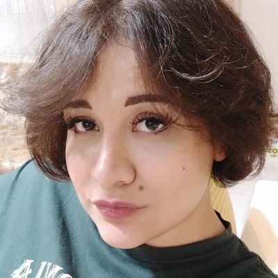 نقاشی میکنم و لباس میدوزم و زندگی میکنم.
تصویرساز و گرافیست فریلنسری که سعی در خوشگلسازی جهان دارد.
ناشناس: https://t.co/pjJpwrE4TP