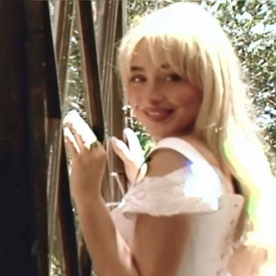 best known as the girl who bought 6 taylor swift guitars