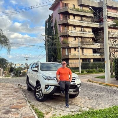Sou um trader profissional de bitcoin e Forex. Ajudo as pessoas a trabalhar em casa.