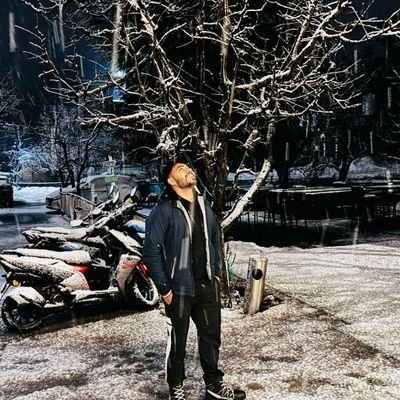 lomeshdeshmukhh's profile picture. ।।ॐ कृष्णाय वासुदेवाय हरये परमात्मने। प्रणतः क्लेशनाशाय गोविंदाय नमो नमः॥