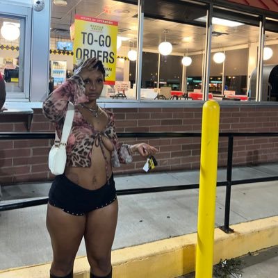 Dance Instructor 🩰| Model | CEO OF LYONS DEN LLC | Model Coach👩🏾🏫| DM for inquiries 📥