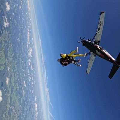l'être humain me fascine et me dégoûte en même temps capable du pire ou du meilleur
