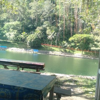 hanya manusia yang mencoba untuk bangkit. dan terus mencari arti sebuah kehidupan